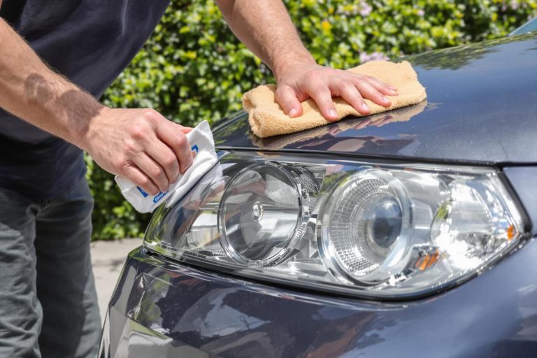 Astuce de grand-mère pour nettoyer les phares de voiture.jpg