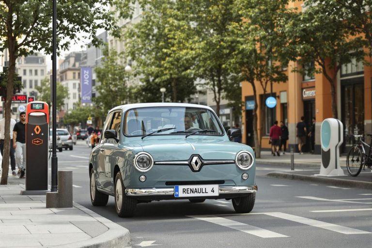 La nouvelle Renault 4 électrique arrive sur nos routes, combien d’exemplaires vendus en 2025 ?.jpg